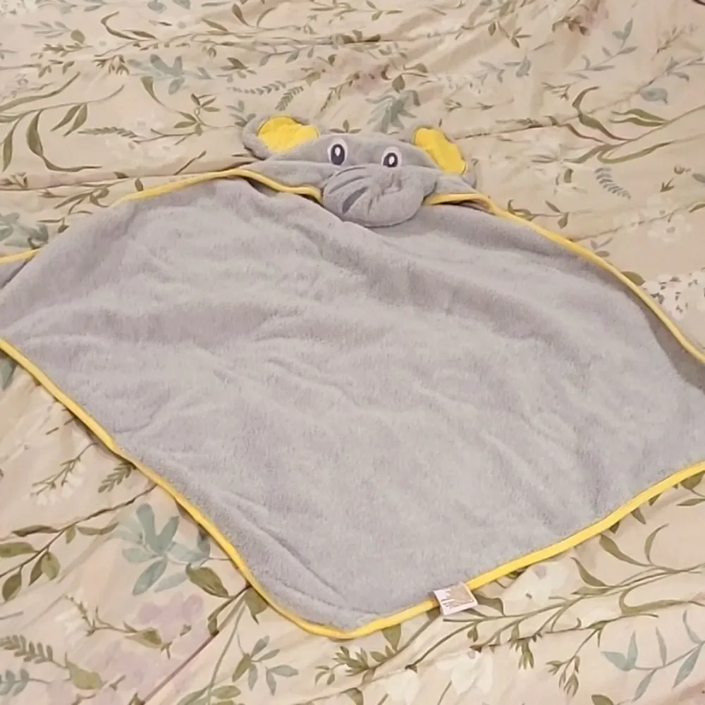 Little Tinkers world elephant Hooded Towel
